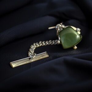 Vintage Sarah Coventry The New Yorker Moonglow tie tack